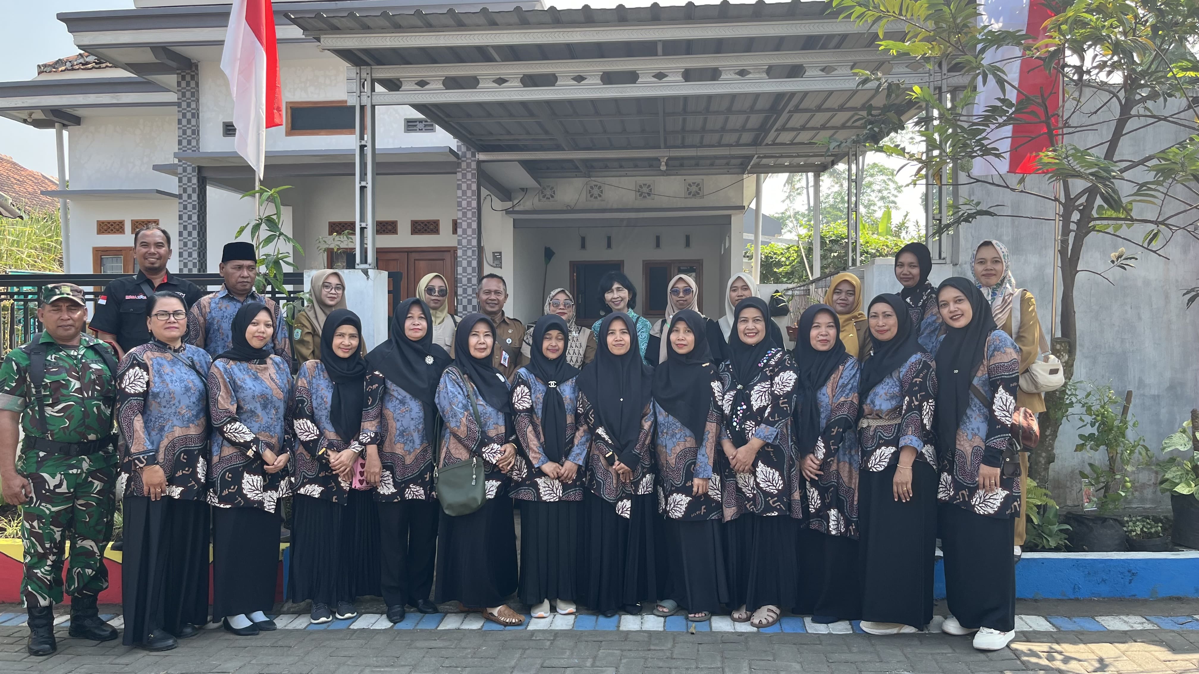 Tim Penilai Lomba Kampung Resik Kunjungi RT 19 RW 01 Desa Kedungjajang
