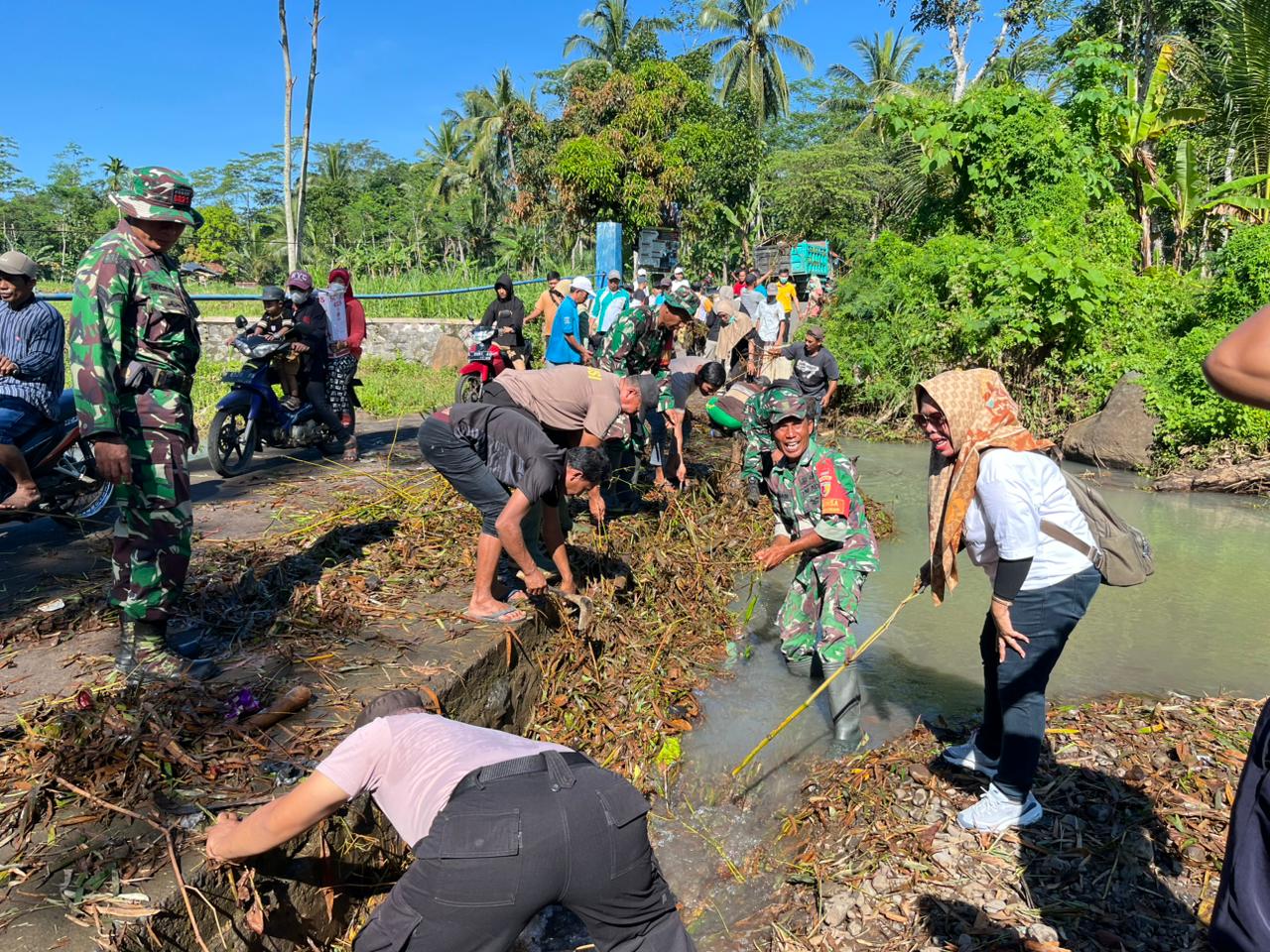 Kerja Bakti Korvei Digelar di Kalibokong Sawaran Kulon, Wujudkan Lingkungan Bersih dan Sehat