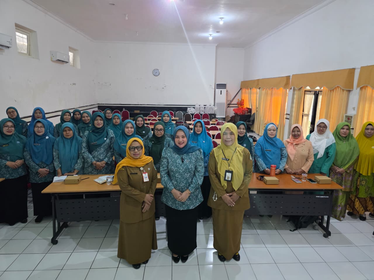 Ketua TP PKK Kecamatan Kedungjajang Hadiri Rapat Koordinasi Lintas Sektor Implementasi Pelayanan Kes