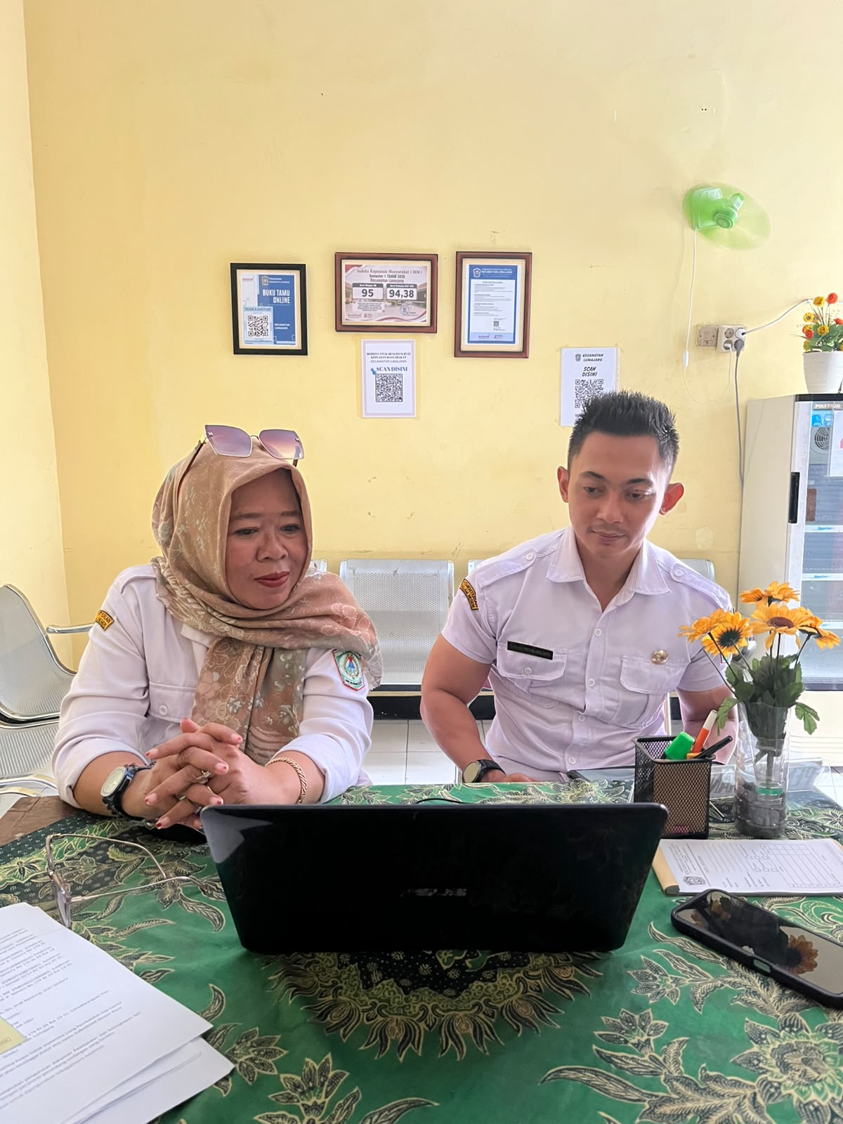 KASI PELAYANAN UMUM KECAMATAN KEDUNGJAJANG IKUTI SINAU BARENG PENERAPAN SKM ONLINE DI KECAMATAN LUMA