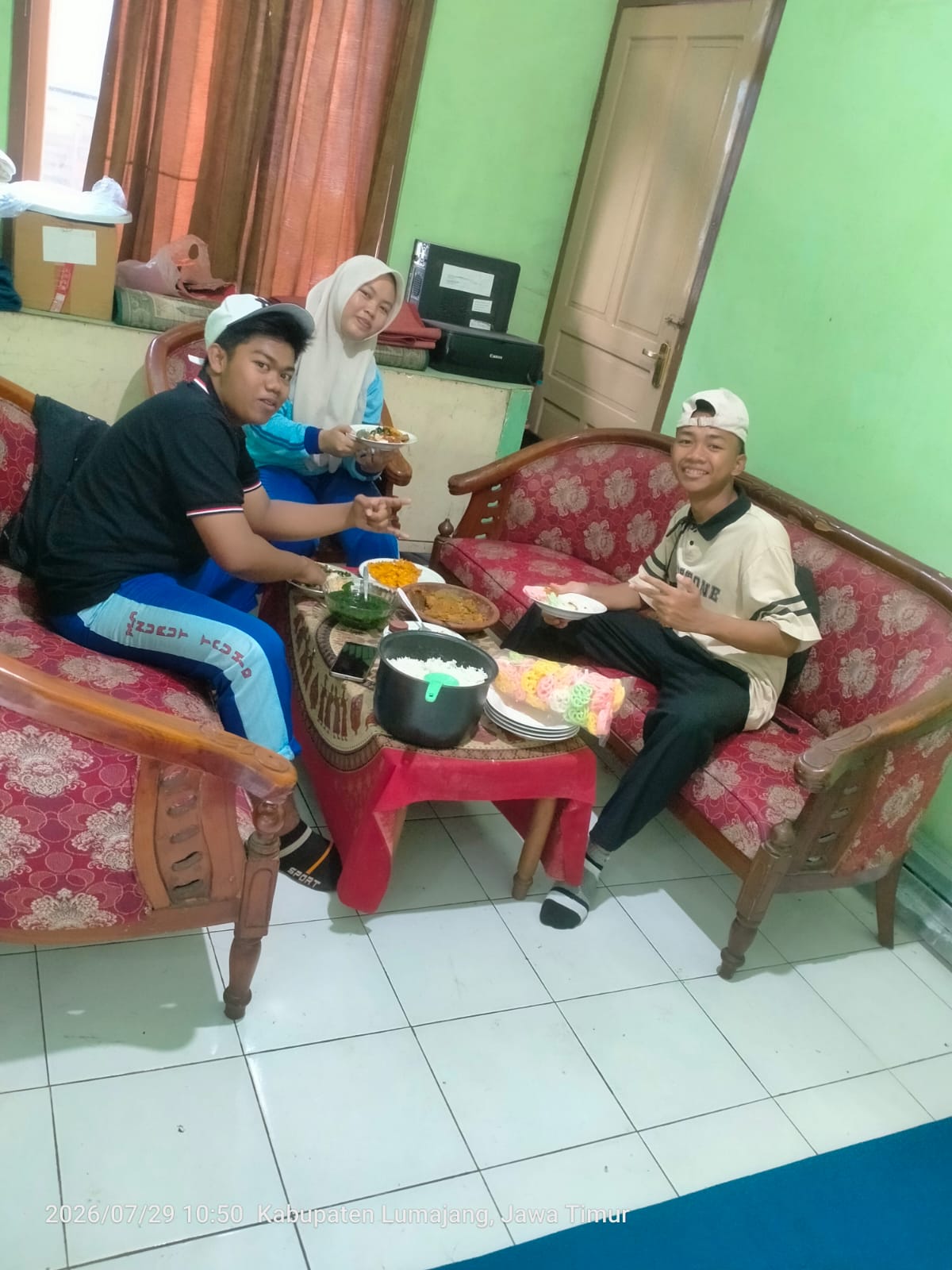 Usai Pembinaan, Petugas Paskib Kedungjajang Dapat Asupan Bergizi