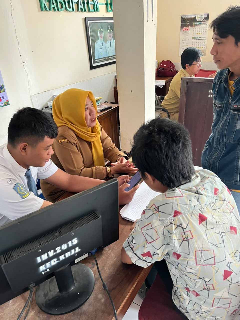 Pendampingan SKM online oleh Kasi Pelayanan Umum