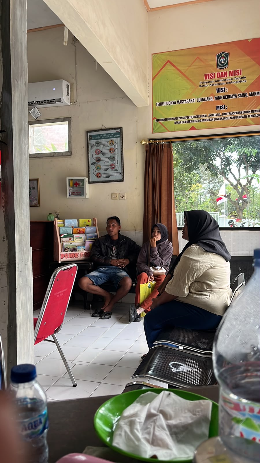Pelayanan Administrasi Kependudukan di Kecamatan Kedungjajang Ramai Dikunjungi Masyarakat
