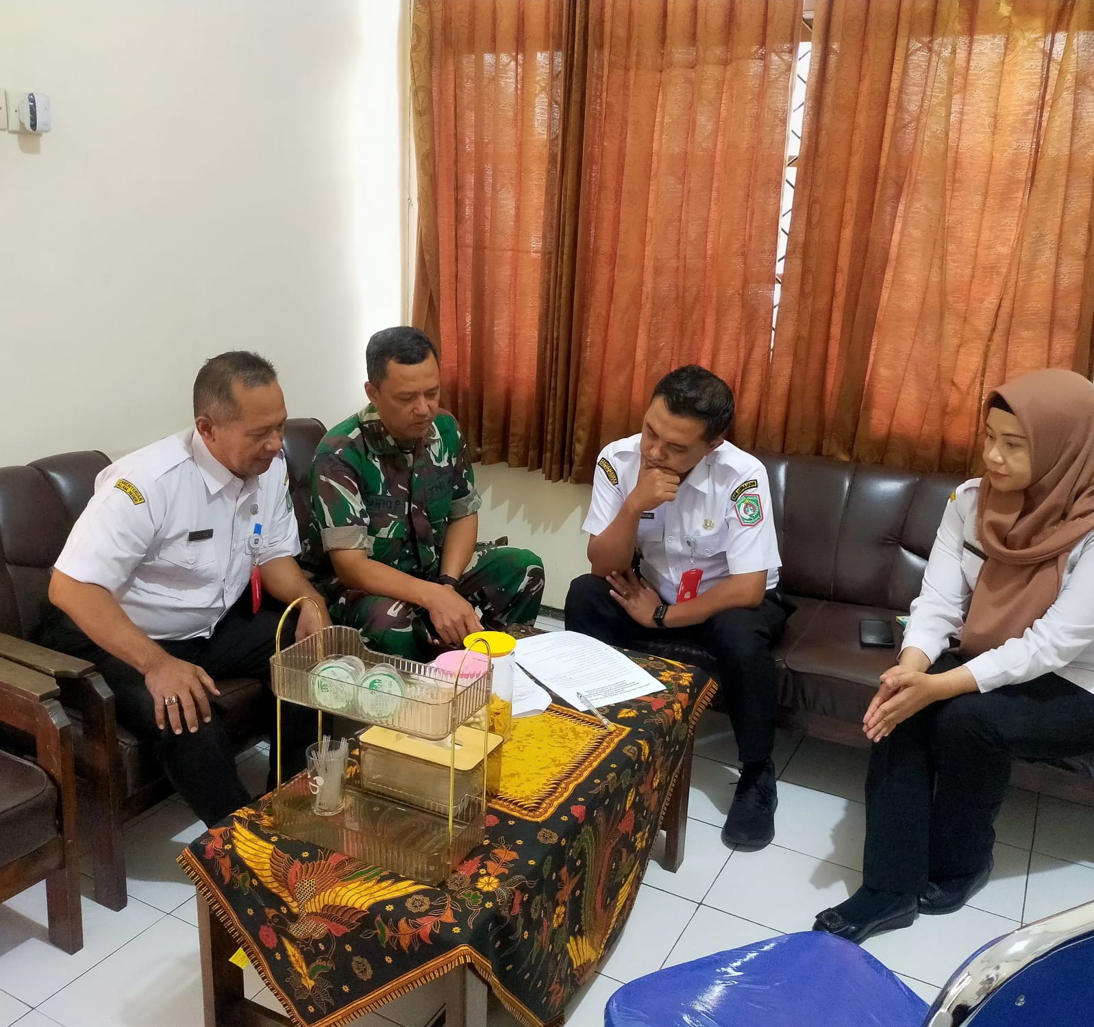 Camat Kedungjajang Bahas Penyesuaian Susunan Upacara HUT ke-81 RI
