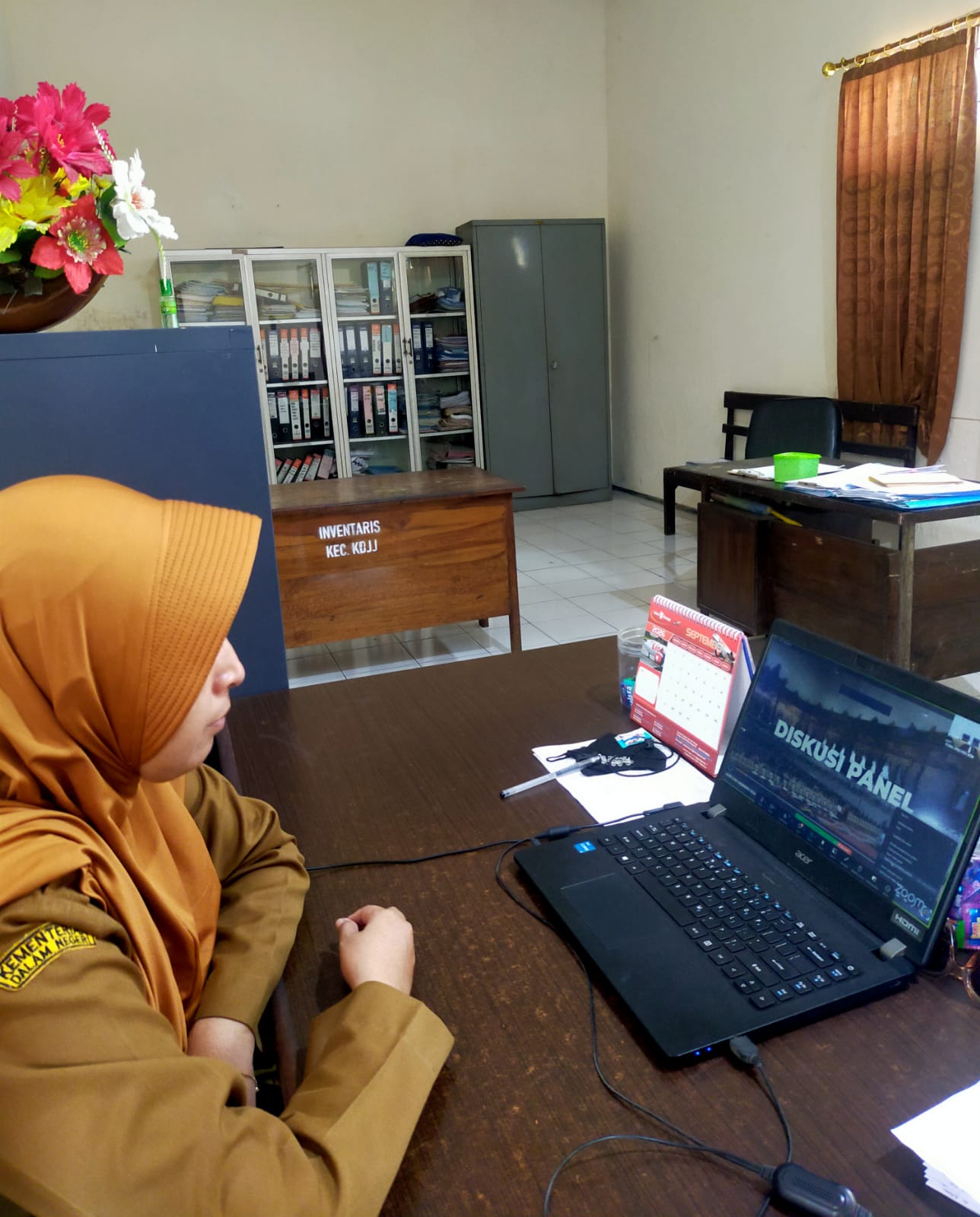 Staf Seksi Pemerintahan Kecamatan Kedungjajang Ikuti Sosialisasi Instrumen Evaluasi Kinerja Perangka