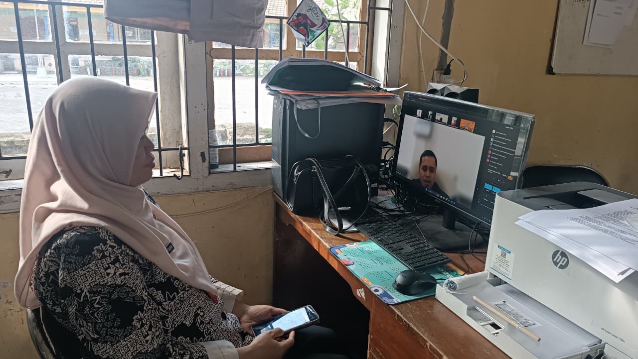 KASI PMD KECAMATAN KEDUNGJAJANG MENGIKUTI ZOOM MEETING KOORDINASI BPS